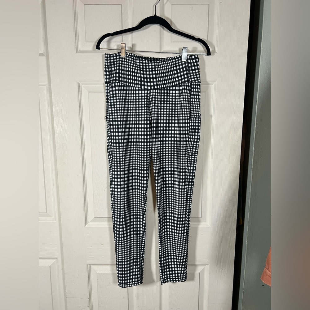 Tasc from Wantable Sports Bra and 7/8 Leggings Set, Checkered, pockets, XL - Picture 6 of 9